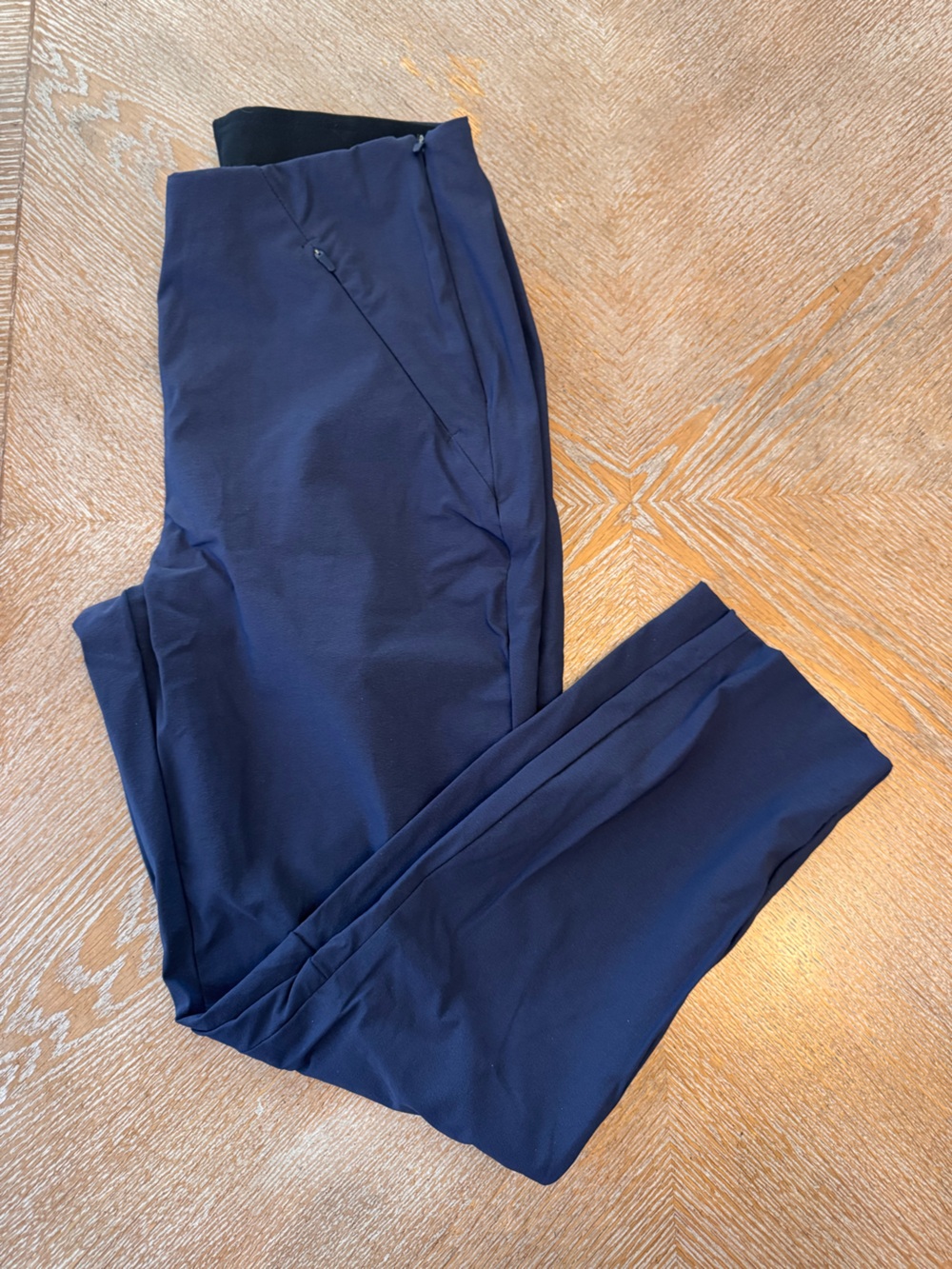 Duluth Trading Co Navy blue Pants Sz 8 Short Zip Pockets Waist 30” Inseam 25.5”
